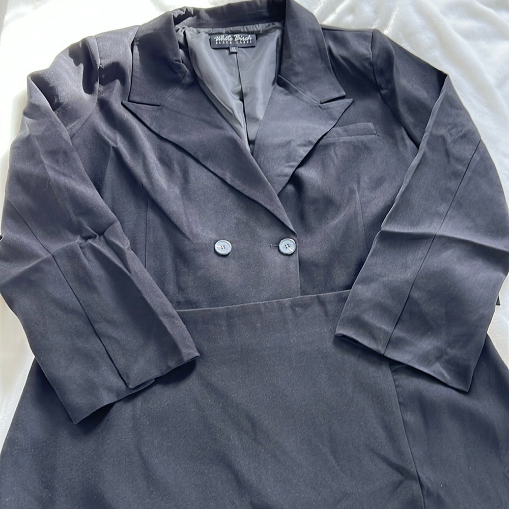 Black blazer and skirt set, size 2X